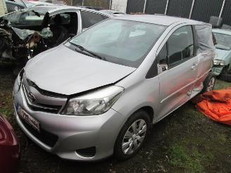 danneggiata veicoli commerciali Toyota Yaris 1,3 Lounge 2012/3