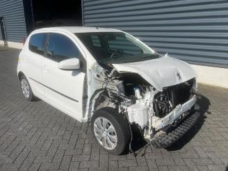 uszkodzony samochody ciężarowe Peugeot 108 108, Hatchback, 2014 1.0 12V 2014/10