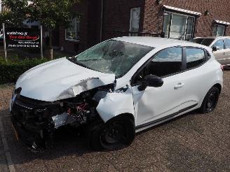 Unfall Kfz Roller Renault Clio 1.0 TCe 90 Equilibre 2022/10