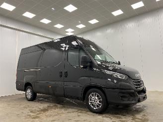 Schade bestelwagen Iveco Daily 35-180 Hi-Matic 129kw L2H2 Navi Clima 2023/1