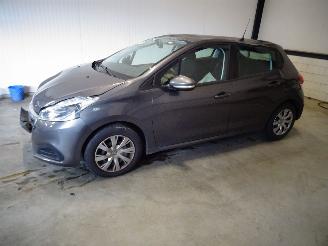 Schade scooter Peugeot 208 1.5 HDI 2019/5