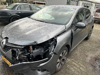 uszkodzony samochody ciężarowe Renault Clio 1.0 TCe Evolution 2023/6