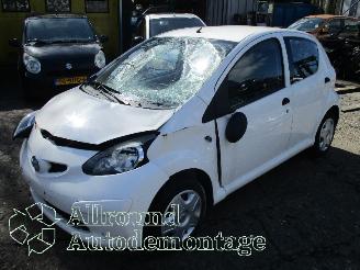 uszkodzony samochody osobowe Toyota Aygo Aygo (B10) Hatchback 1.0 12V VVT-i (1KR-FE) [50kW]  (07-2005/05-2014) 2007/2
