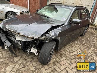uszkodzony kampingi BMW 3-serie 330i Touring 2020/1